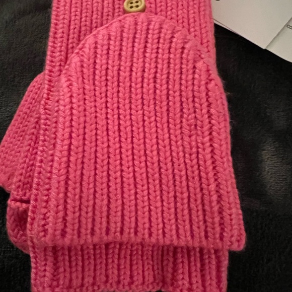 UGG Hot Pink Knit Pom Beanie with Matching Mittens, NWT. - Picture 15 of 16